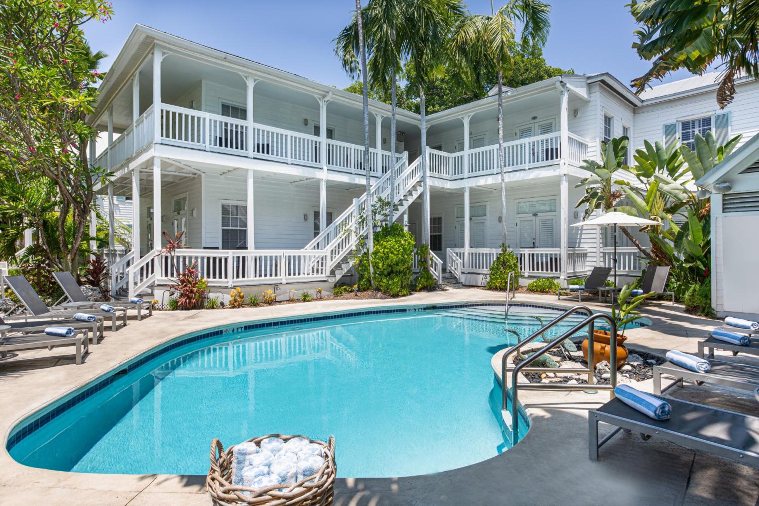 Paradise Inn pool