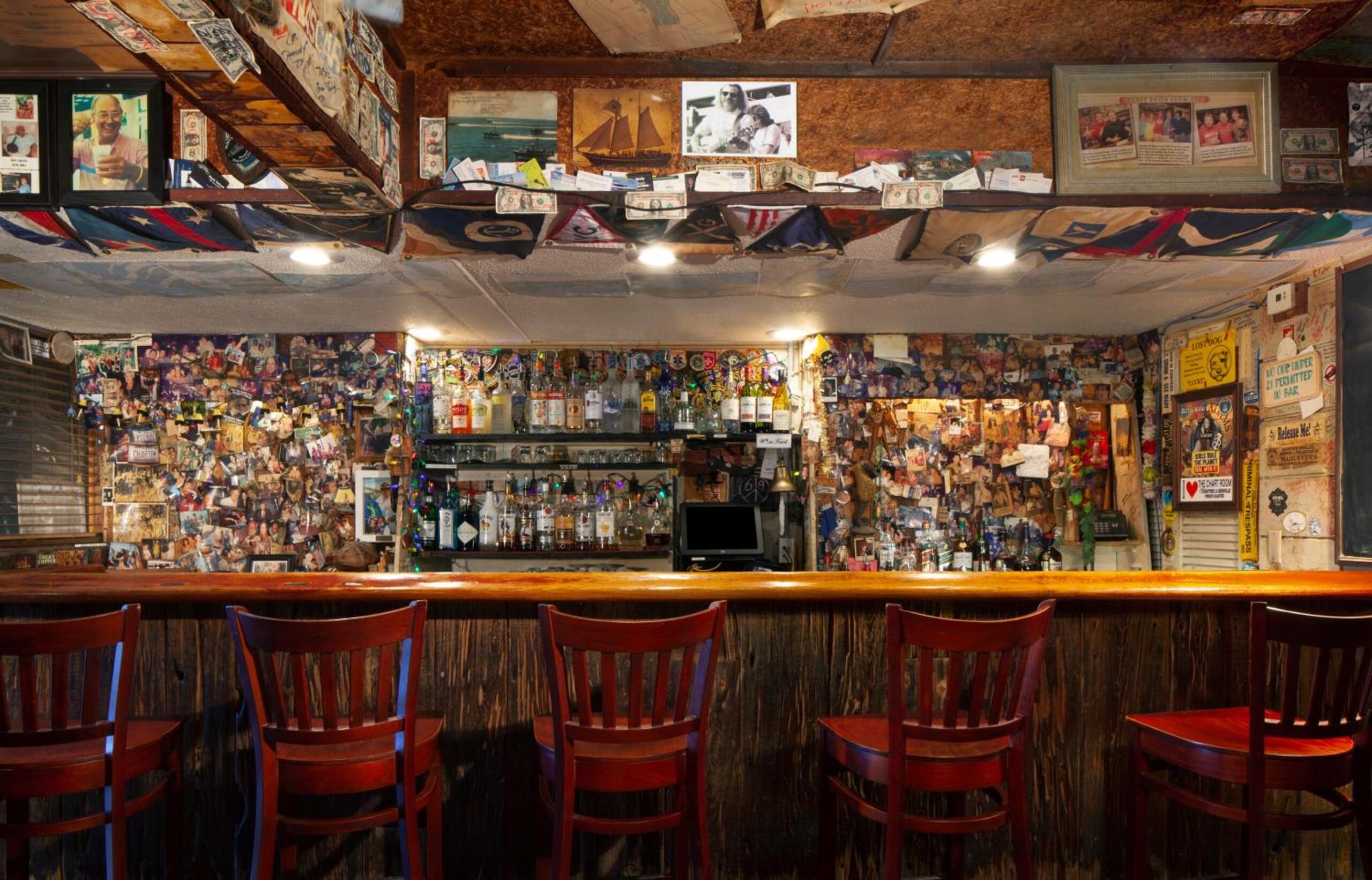 Pier House Resort And Spa Chart Room Bar